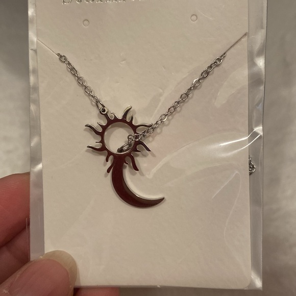 🆕NIP: Silver SUN & MOON Necklace- Silver plated - Picture 4 of 4